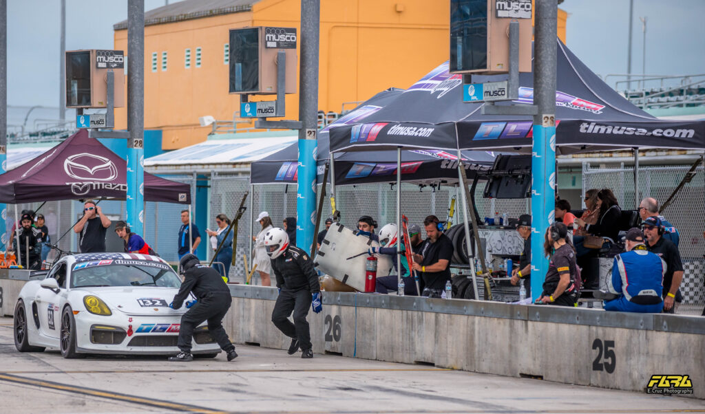 pit crewed racing event